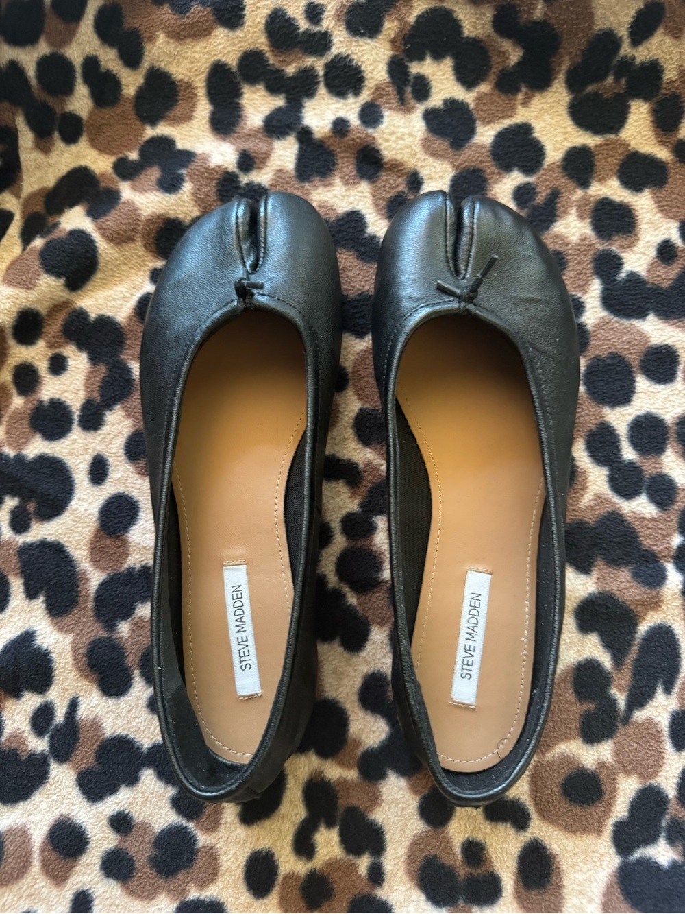 Steve Madden Black Split-Toe Flats – Size 7